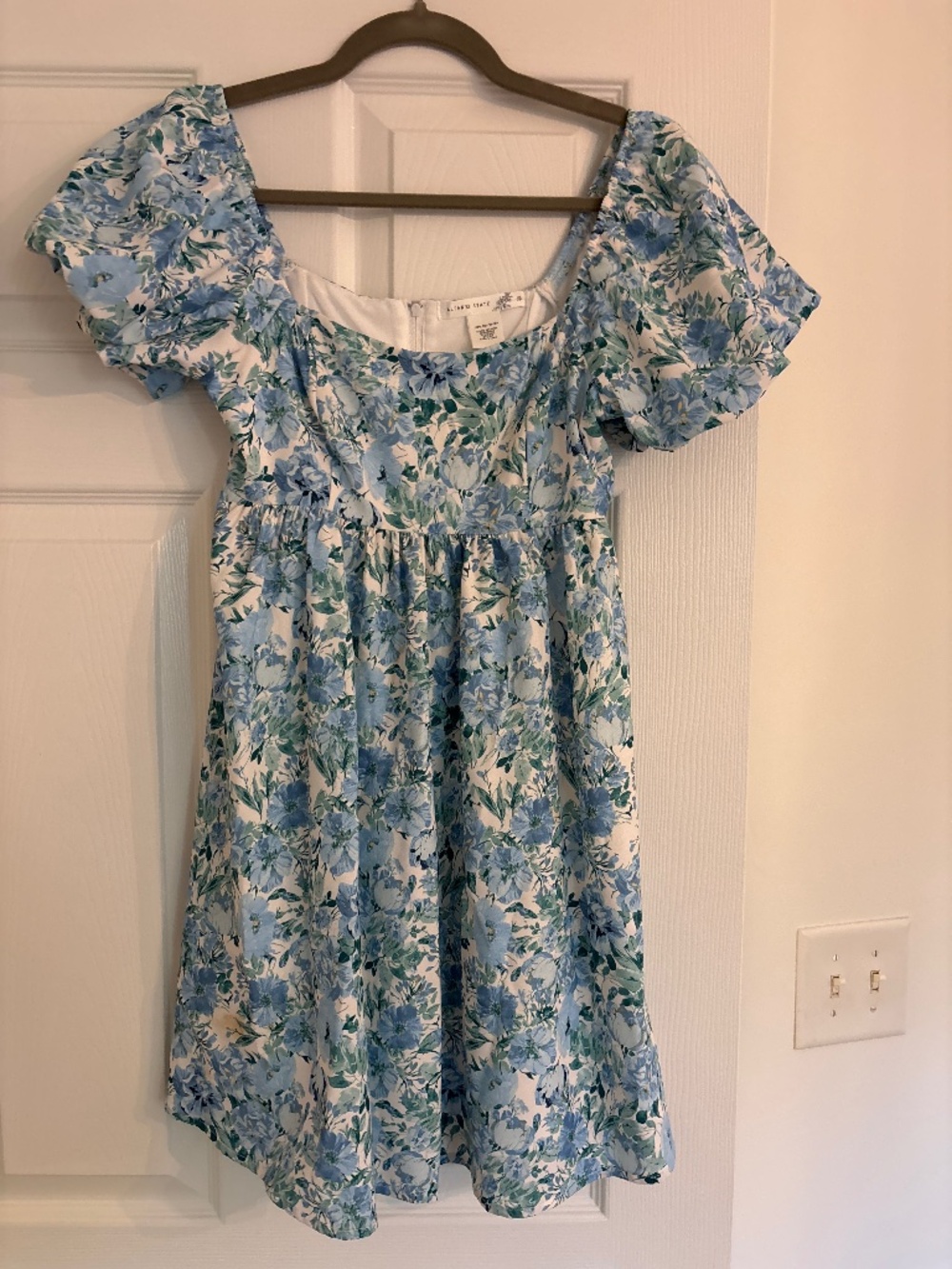 Altar’s State- dress - Picture 1 of 2
